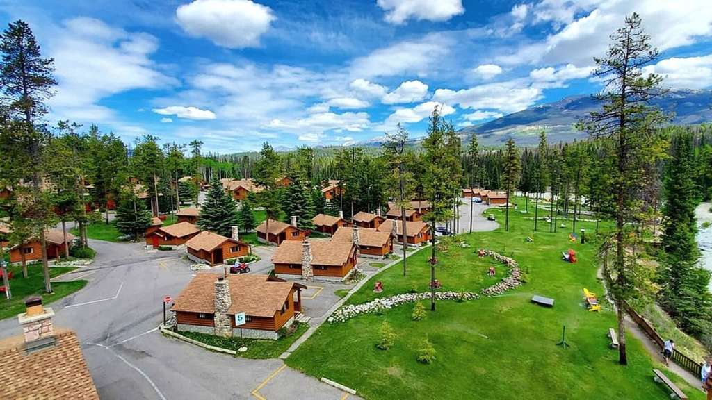 Bestechen durch ihre Lage: Chalets im Jasper Nationalpark