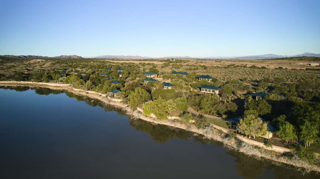 Die Zelte lassen die afrikanischen Geräusche durch.