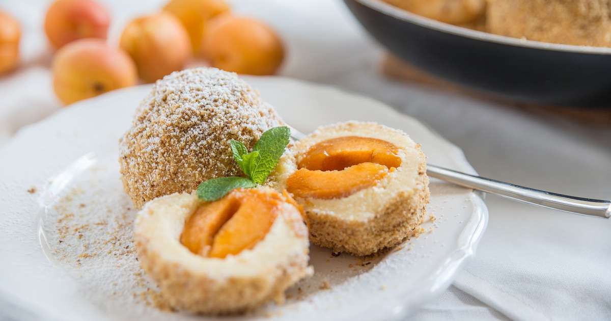 Marillenknödel im Brandteig Marillenknödel im Brandteig