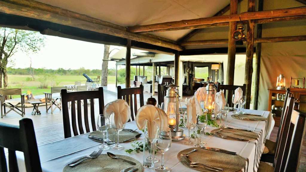 Beim Dinner Ausblick genießen /media/cache/w1024-h576-c1024x576/11120662.jpg.webp