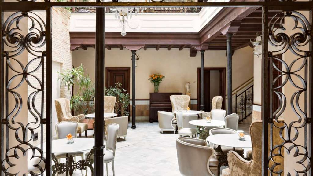 Innenhof Innenhof /media/cache/w1024-h576-c1024x576/11124824.jpg.webp