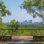 Ein Blick auf die Stadt von einem Aussichtspunkt