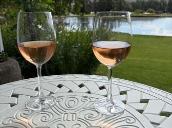 Glas Wein im Gästehaus bei Franschhoek