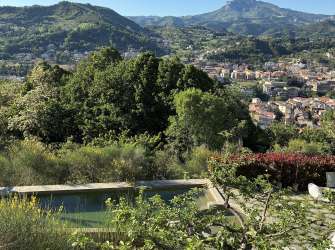 Aussicht von der Locanda della Fortezza auf Ascoli Piceno 
