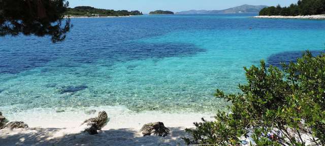 Reisefoto von – ©Cordula Ueckert Ein Strand mit weißem Sand und türkisfarbenem Wasser