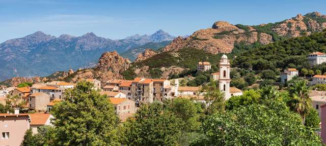 Westkorsika: Aussicht auf das Dorf Piana Westkorsika: Aussicht auf das Dorf Piana