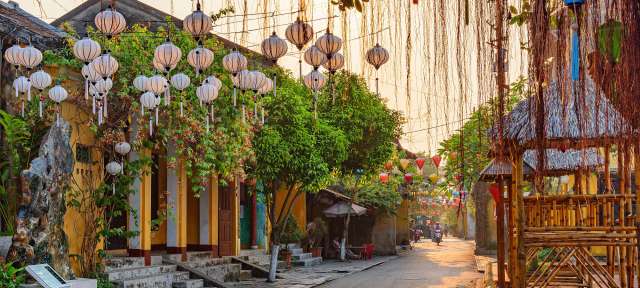 Hoi An: Farbenfrohe Laternen und traditionelle Häuser
