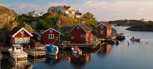 Rote Fischerhütten am Wasser: Bohuslän Rote Fischerhütten am Wasser: Bohuslän