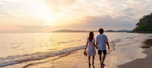 Junges Paar am Strand