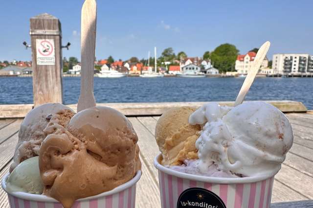 Eis essen am Hafen von Sønderborg