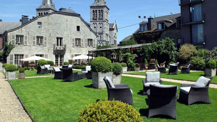 Parkähnlicher Garten: Alte Post von Rochfort