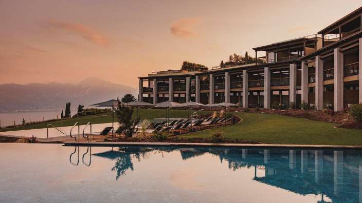 Moderne Wohlfühloase: Hotel bei Torri del Benaco