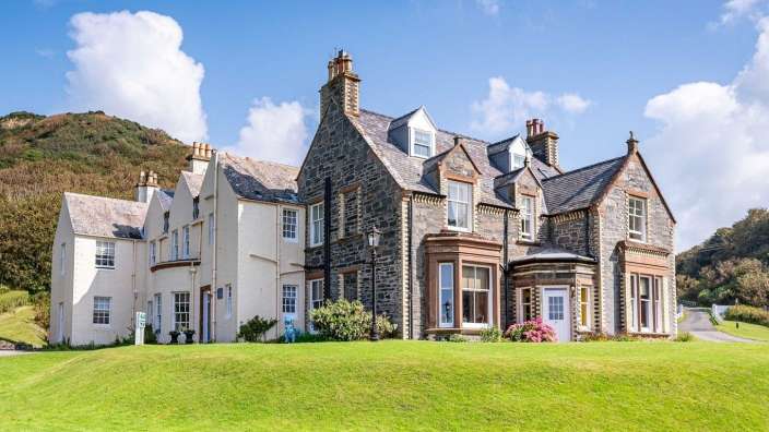 Ehemaliges Jagdschloss: Lodge mit Blick auf die Irische See