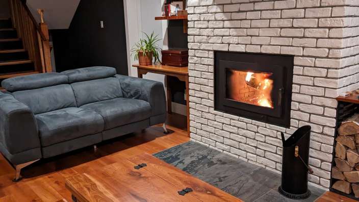 Wohnzimmer mit Kamin