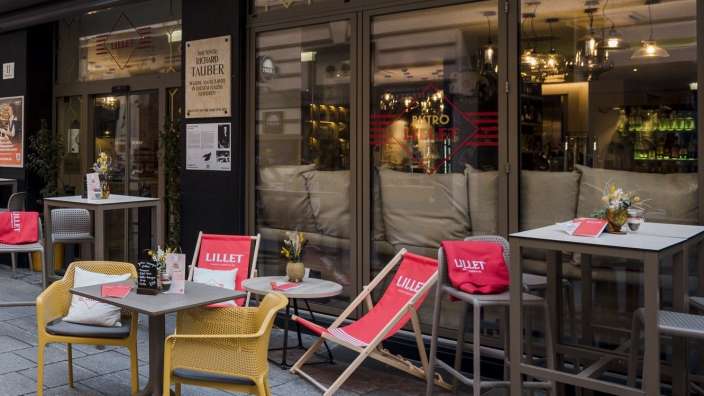Terrasse vor dem Haus