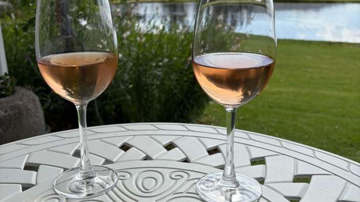 Glas Wein im Gästehaus bei Franschhoek