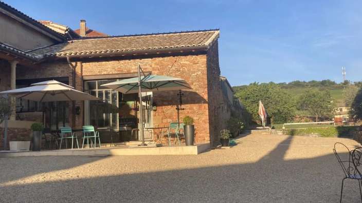 Weite Blicke: Landhaus in Leynes