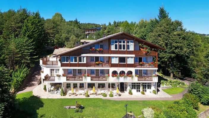 Tiroler Stil: Hotel in Jenesien