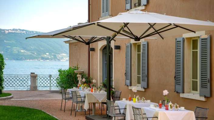 Frühstück auf der Terrasse