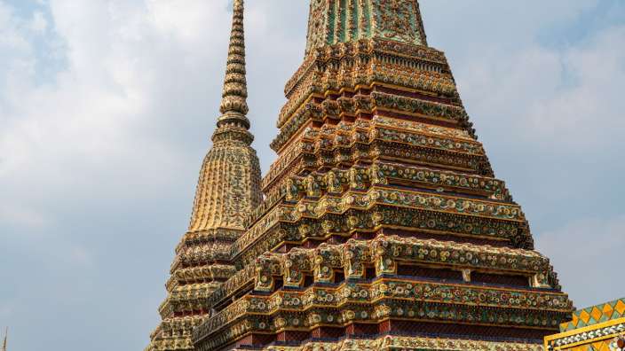 42 m hohe Chedis im Tempel Wat Pho