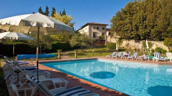 Weitläufiger Garten: Hotel bei San Gimignano