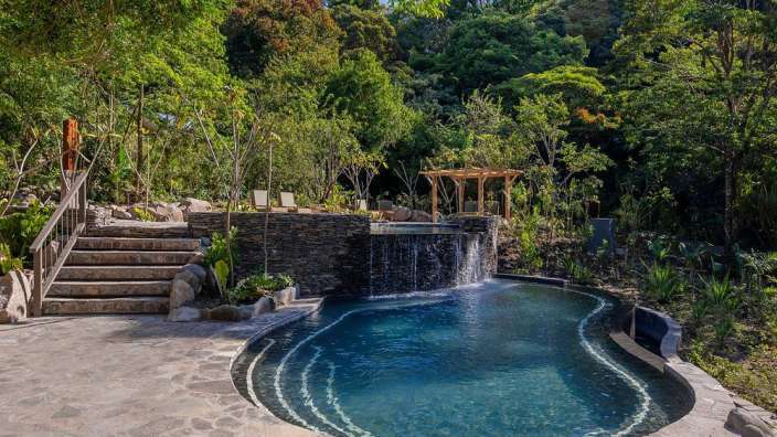 Erholung am Pool: Berglodge in Monteverde