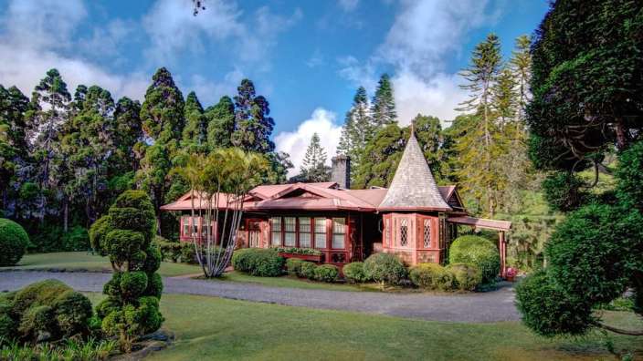 In botanischem Garten: Cottages am Volcanoes National Park